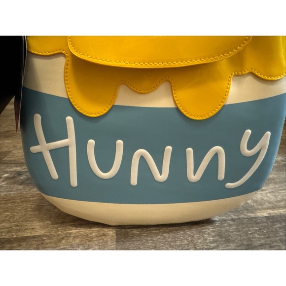 Loungefly Disney Winnie the Pooh Honey‎ Pot Figural Crossbody Bag New With Tags - Picture 2 of 8